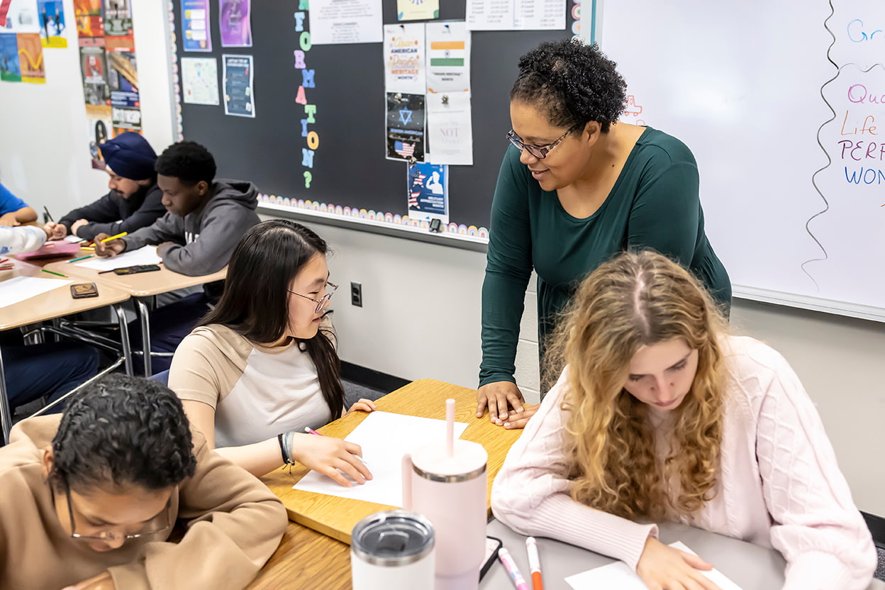 Jessica Nichols, HCPSS 2024 Teacher of the Year teaching River Hill High School students.